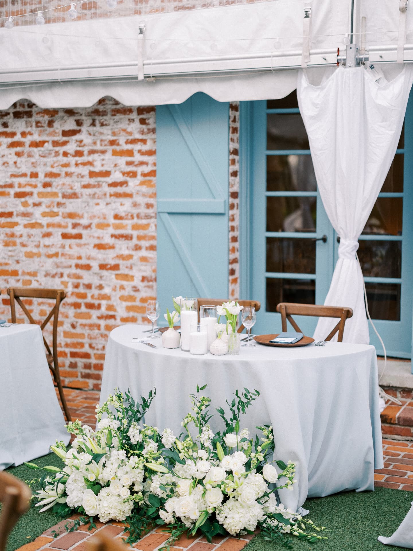 Outdoor sweetheart table with white florals